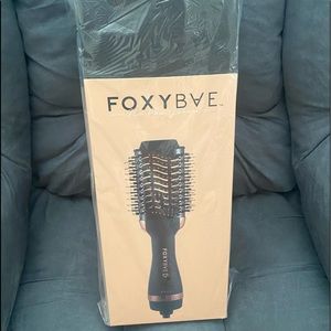 NIB Foxy Bae blow drying brush, only opened for photo